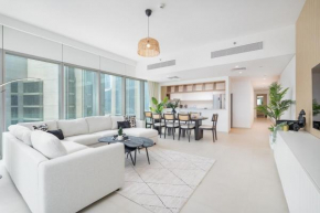 Luxurious 4-Bedrooms near Burj Khalifa and Dubai Mall in Downtown!